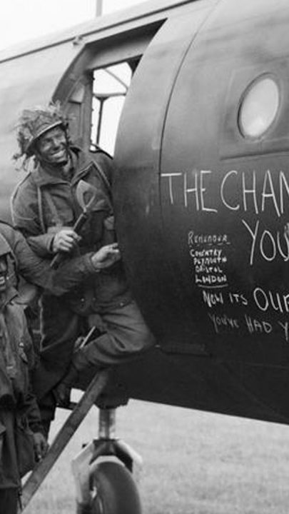 Airborne Troops Board A Horsa Glider Wartimeni