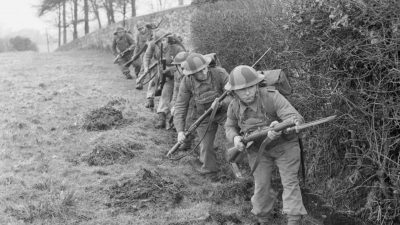 Featured image for British Pathé – On their toes in Northern Ireland (1941)