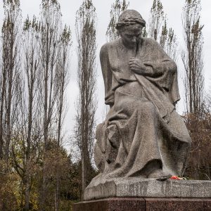 wwiini-soviet-memorial-treptower-park-02