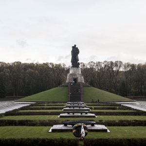 wwiini-soviet-memorial-treptower-park-08