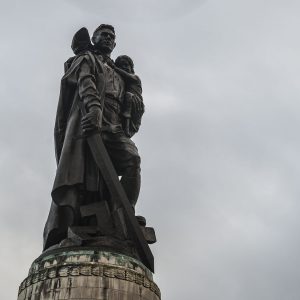 wwiini-soviet-memorial-treptower-park-10