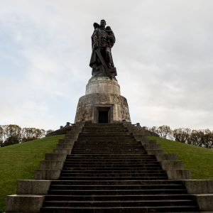 wwiini-soviet-memorial-treptower-park-11